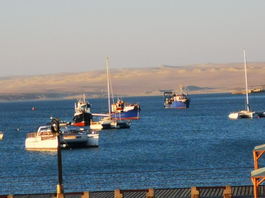 Zur Waterkant Guesthouse Lüderitz Eksteriør billede